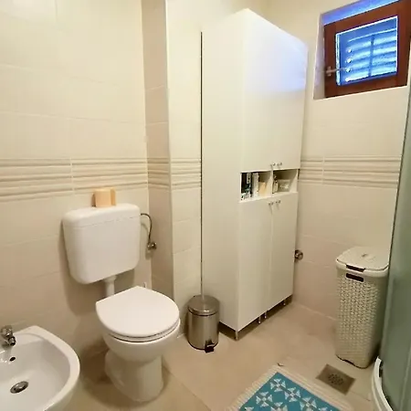 Geraeumiges Mit 4 Schlafzimmern Und Privatem Pool * Juršići