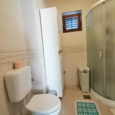 Geraeumiges Mit 4 Schlafzimmern Und Privatem Pool 別荘