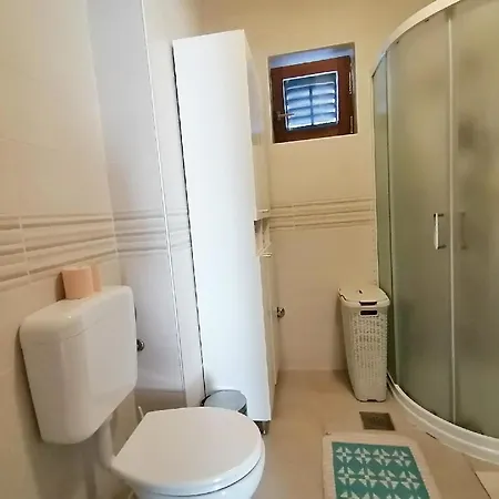 Geraeumiges Mit 4 Schlafzimmern Und Privatem Pool Juršići