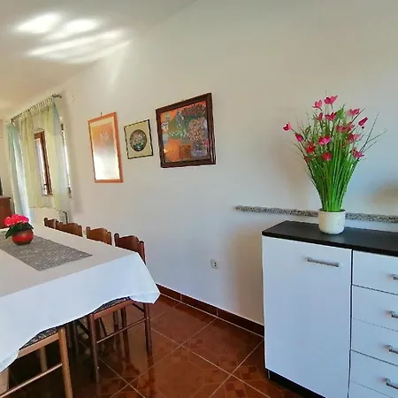 Geraeumiges Mit 4 Schlafzimmern Und Privatem Pool Juršići