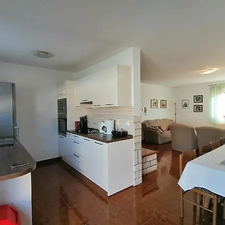 Geraeumiges Mit 4 Schlafzimmern Und Privatem Pool 別荘 Juršići