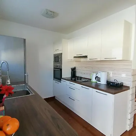 Geraeumiges Mit 4 Schlafzimmern Und Privatem Pool * Juršići