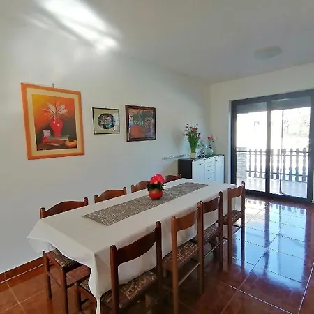 度假居 Geraeumiges Mit 4 Schlafzimmern Und Privatem Pool Juršići