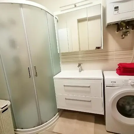 Geraeumiges Mit 4 Schlafzimmern Und Privatem Pool Juršići